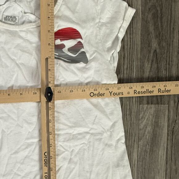 Star Wars Galaxy’s Edge Disney Parks Graphic Tee “709” Helmet Design — M - Picture 5 of 6